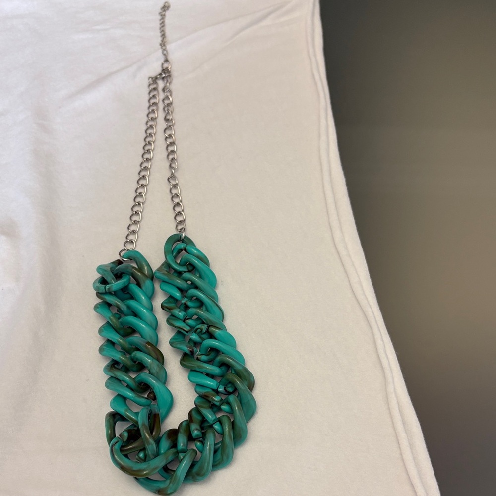 Elegant Turquoise and Silver Necklace